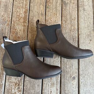 AERSOLES Caddie Java Grainy Faux Leather Ankle Boots